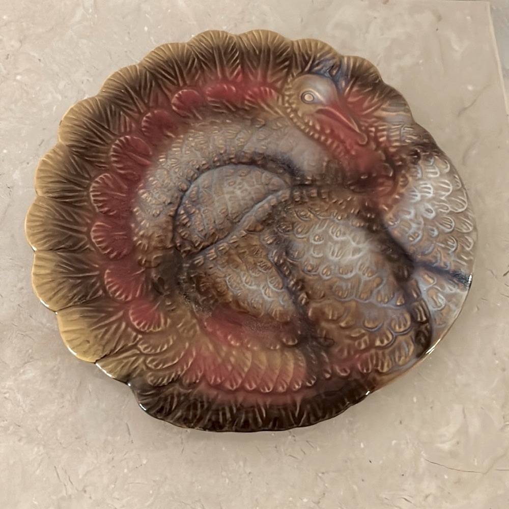 Better Home 8.5” Turkey plate.